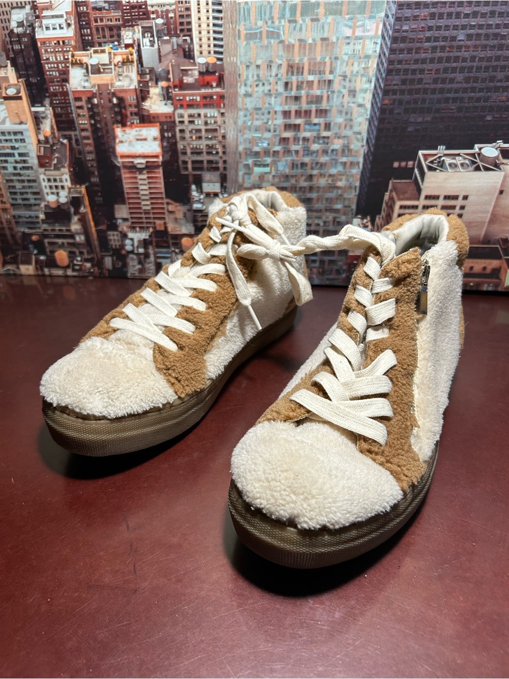 Scoop Women’s Cream and Tan Fuzzy High-Top Sneakers sz 9.5